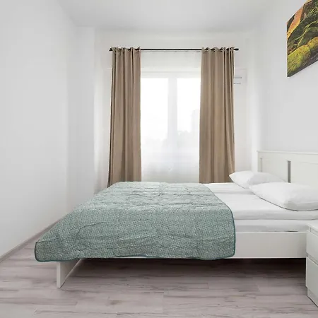 Apartamento Modern With Parking In The Center In By Renters