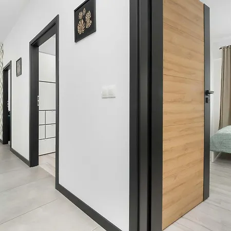 Modern With Parking In The Center In By Renters *