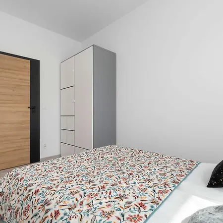 Apartamento Modern With Parking In The Center In By Renters *