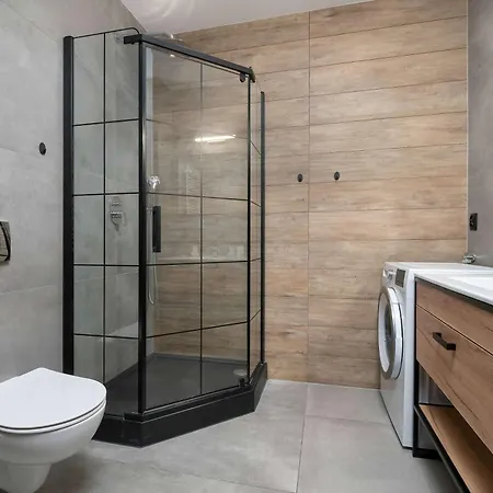 Modern With Parking In The Center In By Renters Appartamento *