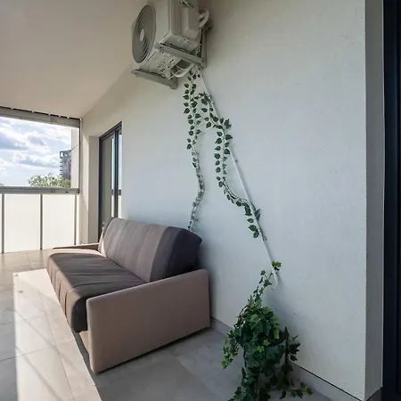 Modern With Parking In The Center In By Renters